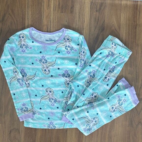 Two Pajama Sets in Disney Christmas Prints Girls Size 8 - Picture 4 of 5